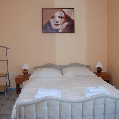 Rotunda 3*